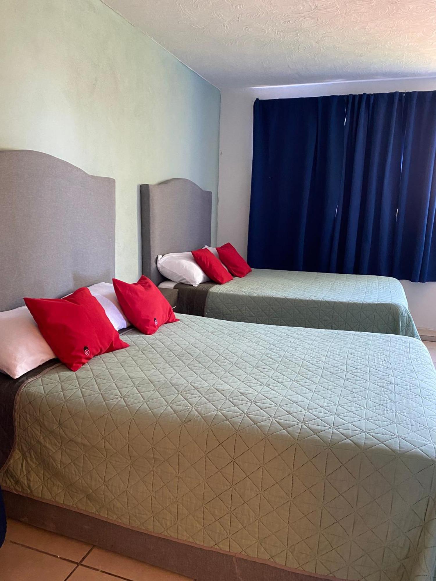 4 Venator House Boutique Aparthotel เลออน ภายนอก รูปภาพ